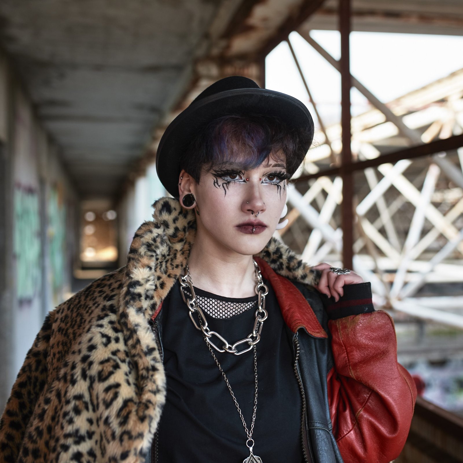 pop-punk-aesthetic-portrait-woman-posing-inside-building